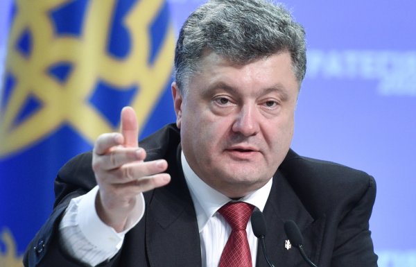 Порошенко призывает в Рождество молиться за военных