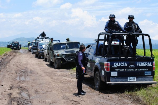 При столкновении с отрядом самообороны в Мексике погибли 12 человек