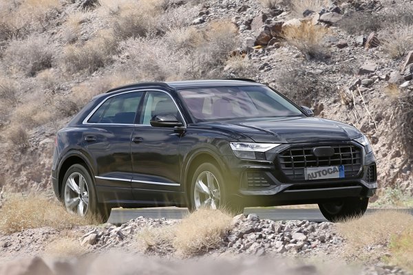 Флагманский кроссовер Audi Q8 запечатлели почти без камуфляжа