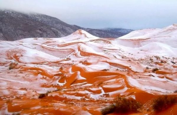 Второй год подряд в пустыне Сахара выпадает снег