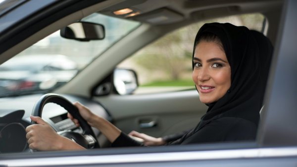 В Саудовской Аравии открылся первый автосалон для женщин