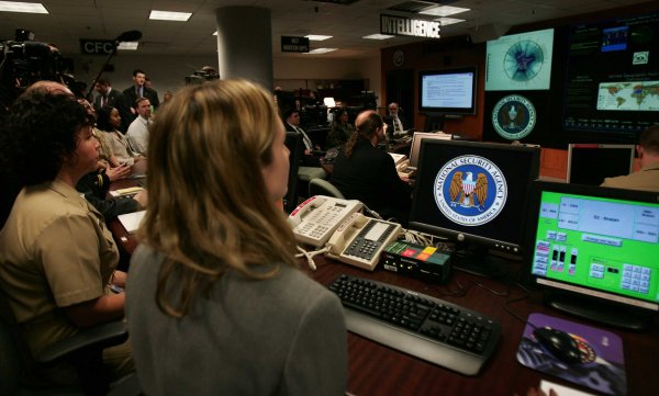 В АНБ случайно удалили результаты семилетней слежки через интернет