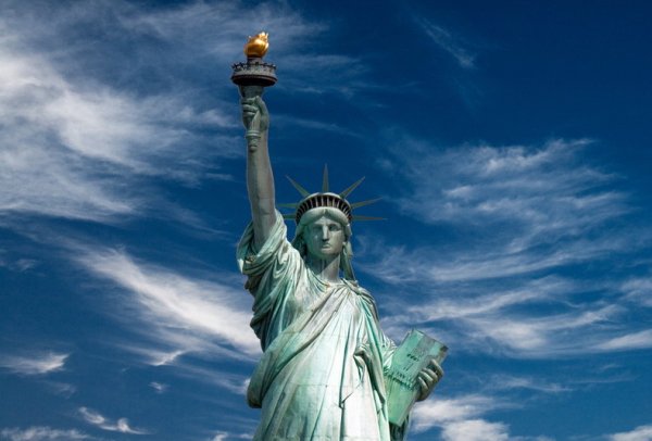 Статую Свободы в Нью-Йорке временно закрыли для посетителей