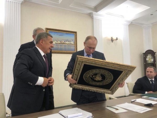 Путин получил личный знак правителя – тугру