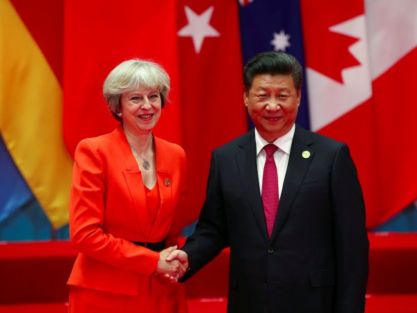 Китай и Британия:  Си Цзиньпин пообещал Терезе Мэй «еще больше» открыть рынки после Brexit