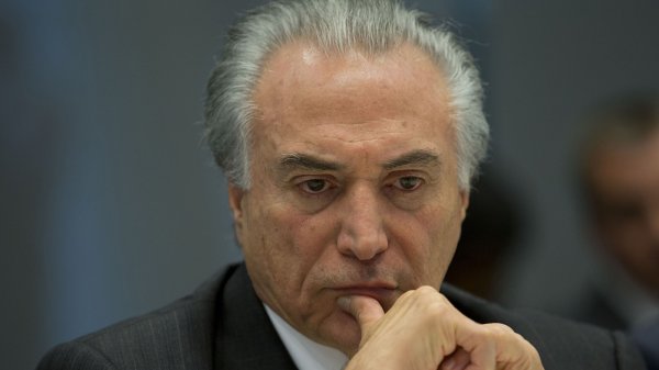 Президента Бразилии посчитали мертвым и лишили пенсии