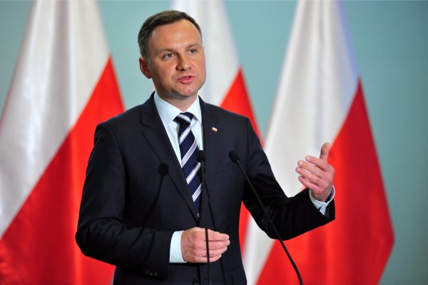 Президент Польши утвердил спорный закон о Холокосте
