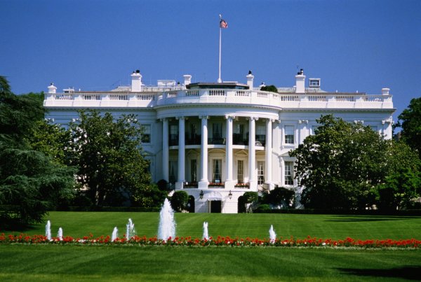 Белый дом призвал госучреждения быть готовыми к приостановке работы