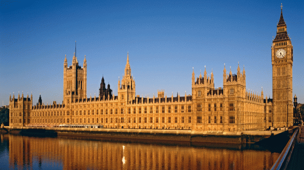 Полиция Лондона проверяет корпус парламента после обнаружения подозрительного предмета