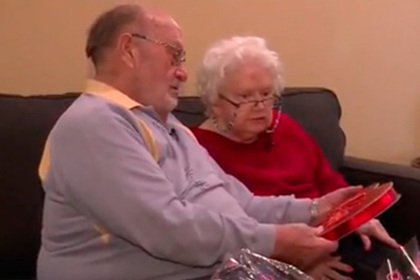 Пожилой американец подарил своей супруге один и тот же подарок 39 раз подряд