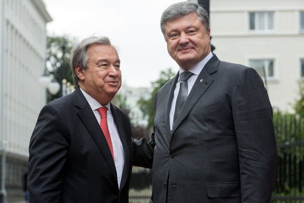Порошенко переговорил с Гутеррешем о введении миротворцев ООН на Донбасс