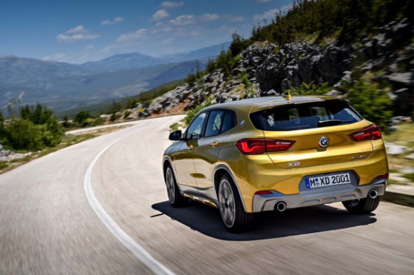 Стартовали "живые" продажи нового кроссовера BMW X2