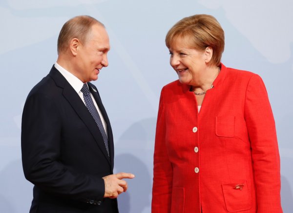 Владимир Путин обсудил с лидерами Франции и Германии ситуацию в Восточной Гуте