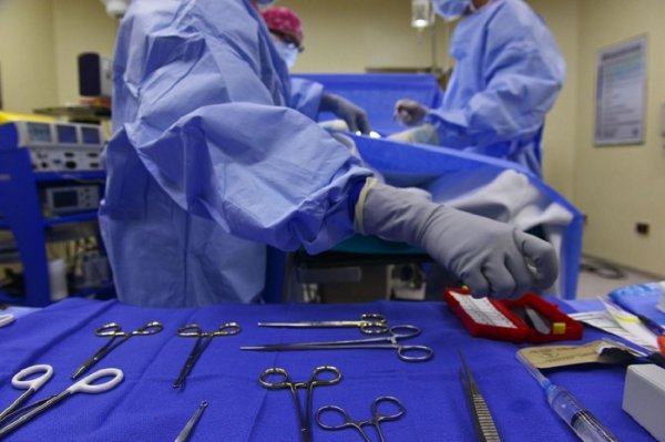 В Техассе хирурги с саперами удалили у мужчины из бедра заряд фейерверка