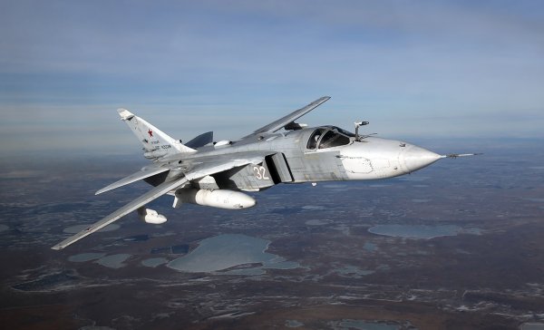 Японские истребители сопроводили российский Су-24МР в нейтральном небе