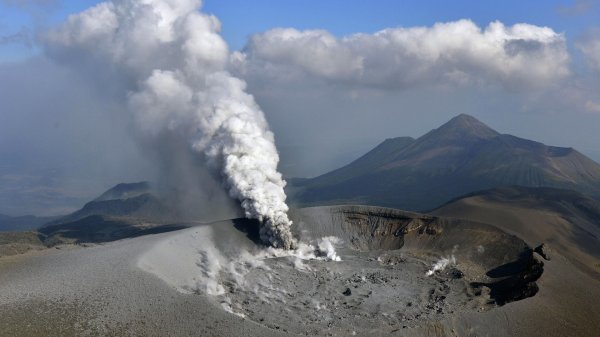 В Японии зафиксировали извержение вулкана Симмоэ
