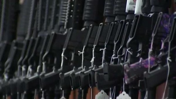 Американские супермаркеты ввели ограничения на продажу оружия