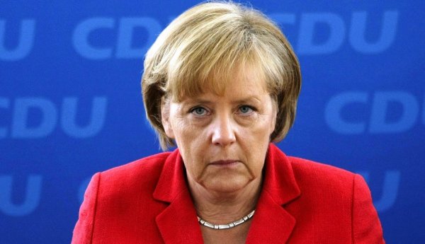 Мэй поздравила Меркель в связи с созданием правящей коалиции