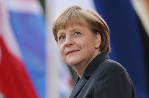 Президент Германии официально выдвинул кандидатуру Меркель на пост канцлера