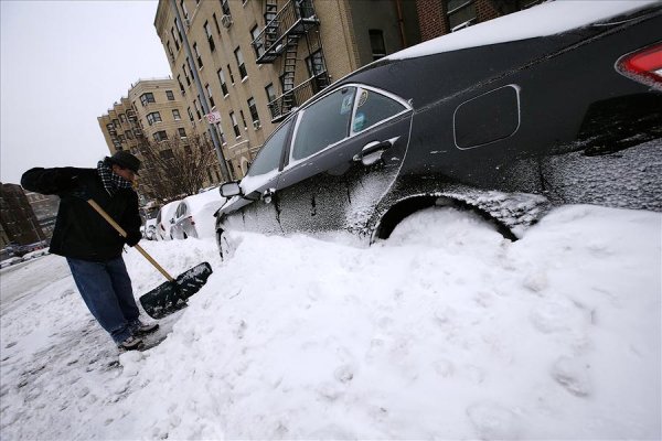 10 тысяч жителей Канады остались без света из-за буйных снегопадов
