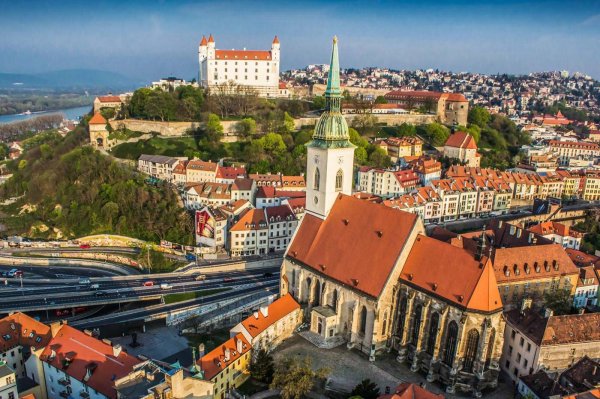 Студентов в Словакии отпустили на митинги вместо занятий