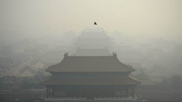 В китайском городе Тяньцзинь ввели оранжевый уровень экологической опасности