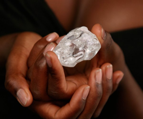 Крупнейший в мире алмаз продали в Бельгии за 40 млн долларов