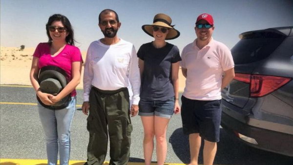 Вице-президент ОАЭ спас туристов в пустыне Дубая
