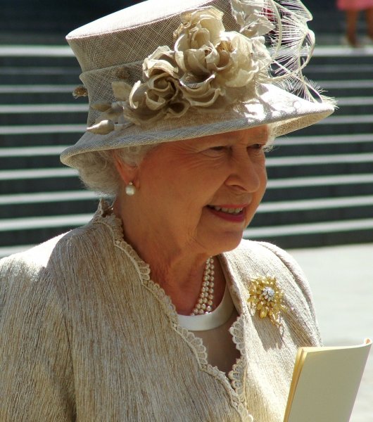 Елизавета II назвала избранницу сына Камилла Паркер-Боулз «безнравственной»