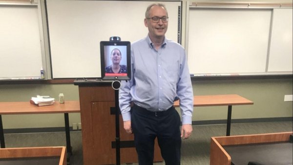 В Калифорнии робот ходил на пары вместо студентки