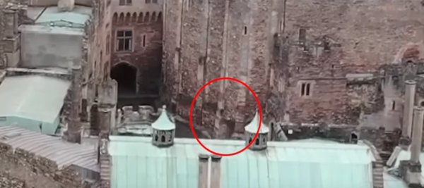 Британец неожиданно для себя снял на камеру призрака из старинного замка