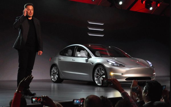 Tesla вновь тормозит производство Model 3 в Калифорнии