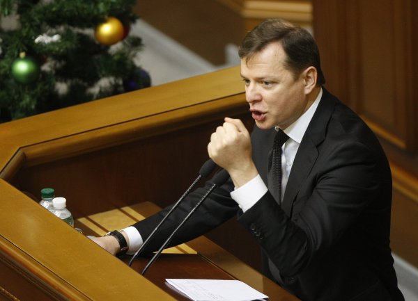 Депутаты партии Ляшко блокируют трибуну Верховной рады
