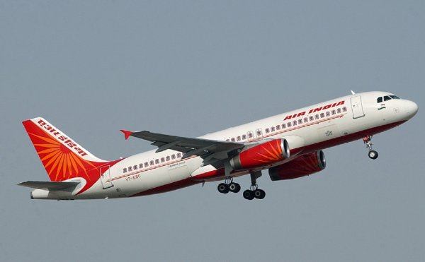 Осторожно турбулентность: У лайнера Air India при полете лопнуло стекло иллюминатора