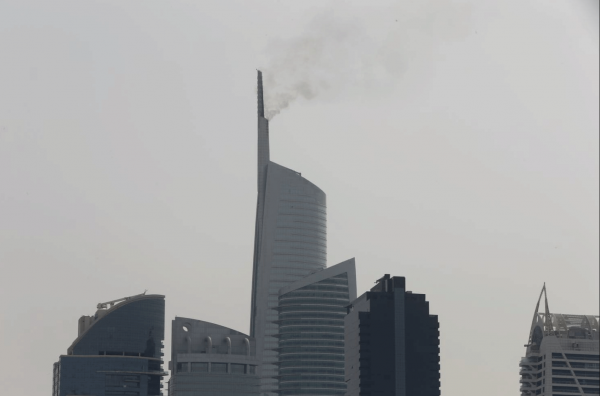 В Дубае из-за пожара из 70-этажного небоскреба Алмас эвакуировали людей