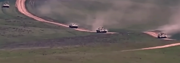 Нагорный Карабах жалуется на стягивание Азербайджаном военной техники к линии фронта
