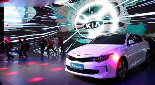 KIA представила кроссовер Yi PAO и гибридный седан Optima