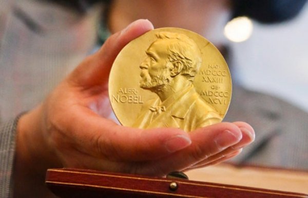 Из-за секс-скандала могут отложить присуждение Нобелевской премии по литературе