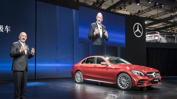 Mercedes-Benz представил удлинённый седан C-Class L