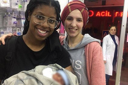 Афроамериканка родила ребенка по YouTube-урокам в Турции