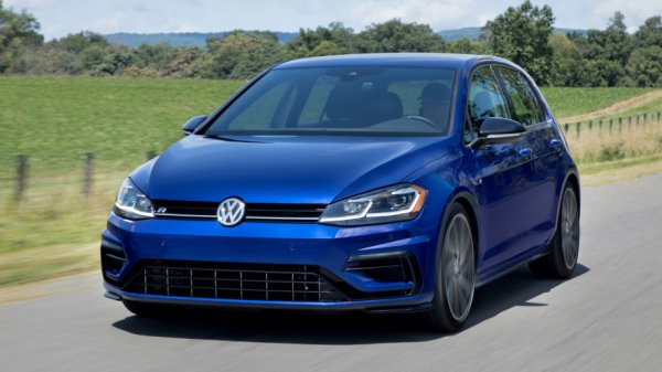 Volkswagen Golf восьмого поколения станет самозаряжающимся гибридом
