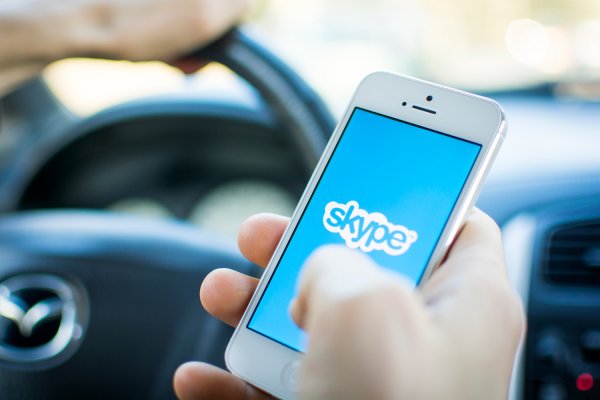 В ОАЭ собираются отменить запрет на звонки в Skype