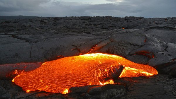Население Гавайских островов эвакуируют из-за извержения вулкана