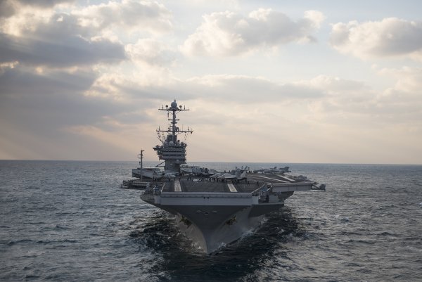 Ударная группа ВМС США приступила к ударам по Сирии