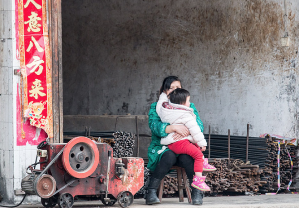Полиция Китая арестовала женщину-миллионера, усыновившую 118 детей