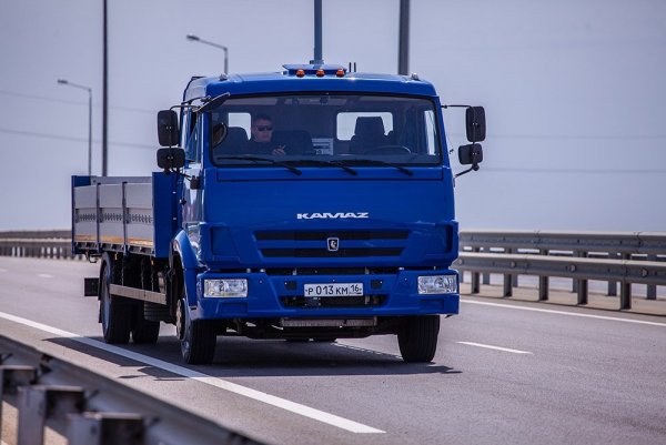 На подходе к Крымскому мосту испытали российские беспилотные автомобили