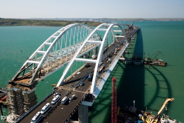 На подходе к Крымскому мосту испытали российские беспилотные автомобили