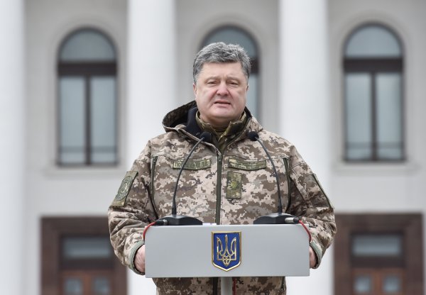 Порошенко огласил число воюющих в Донбассе «российских солдат»