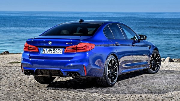 BMW привезла в Россию новый «заряженный» седан M5 Competition