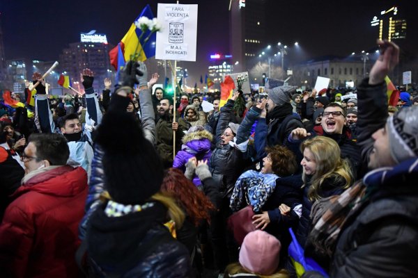 В Румынии тысячи граждан вышли на акции протеста против властей